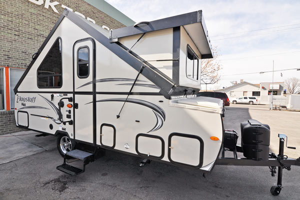Early Model 2019 Flagstaff T21TBHW exterior